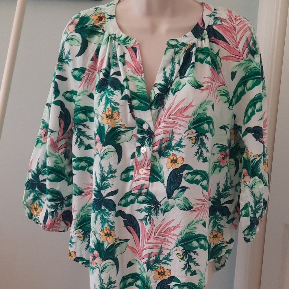 LOFT Tropical V Neck Blouse sz Medium